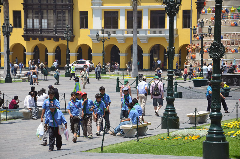Praça no centro histórico, em frente ao palácio.